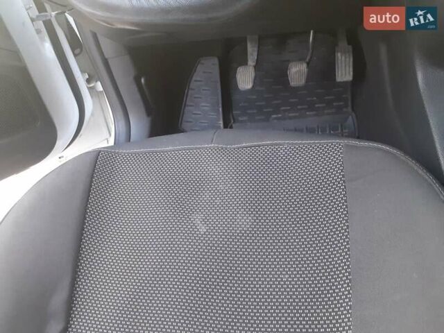 Белый Форд Фокус, объемом двигателя 1 л и пробегом 119 тыс. км за 7500 $, фото 17 на Automoto.ua