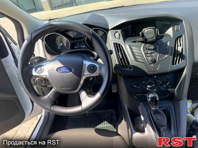 Белый Форд Фокус, объемом двигателя 1.6 л и пробегом 122 тыс. км за 7000 $, фото 5 на Automoto.ua