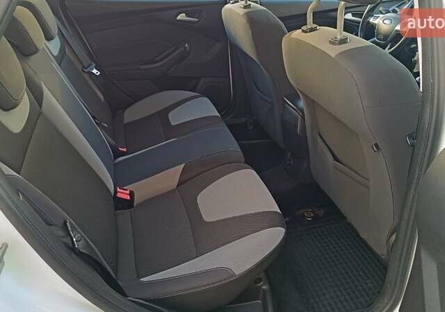 Білий Форд Фокус, об'ємом двигуна 1 л та пробігом 152 тис. км за 6630 $, фото 6 на Automoto.ua