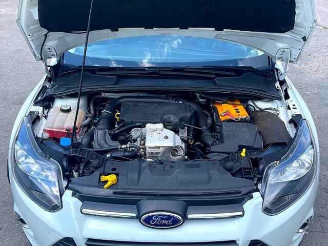 Белый Форд Фокус, объемом двигателя 1 л и пробегом 131 тыс. км за 4700 $, фото 5 на Automoto.ua