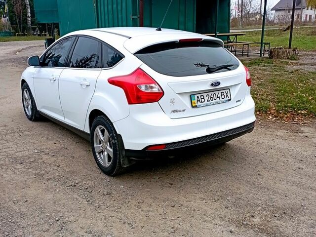 Белый Форд Фокус, объемом двигателя 10 л и пробегом 138 тыс. км за 7500 $, фото 1 на Automoto.ua