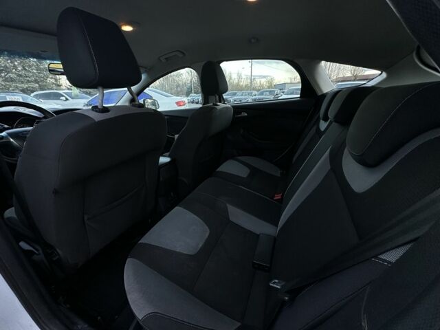 Белый Форд Фокус, объемом двигателя 1 л и пробегом 164 тыс. км за 5700 $, фото 14 на Automoto.ua