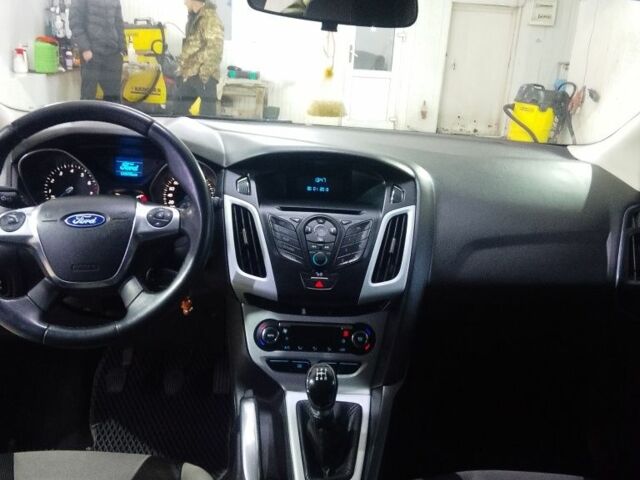 Белый Форд Фокус, объемом двигателя 1 л и пробегом 119 тыс. км за 6100 $, фото 2 на Automoto.ua