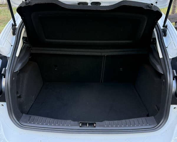 Белый Форд Фокус, объемом двигателя 1 л и пробегом 104 тыс. км за 7200 $, фото 14 на Automoto.ua