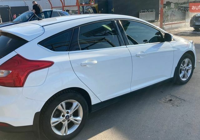 Белый Форд Фокус, объемом двигателя 1 л и пробегом 230 тыс. км за 6000 $, фото 2 на Automoto.ua