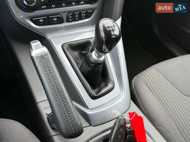 Белый Форд Фокус, объемом двигателя 1.6 л и пробегом 227 тыс. км за 8900 $, фото 49 на Automoto.ua