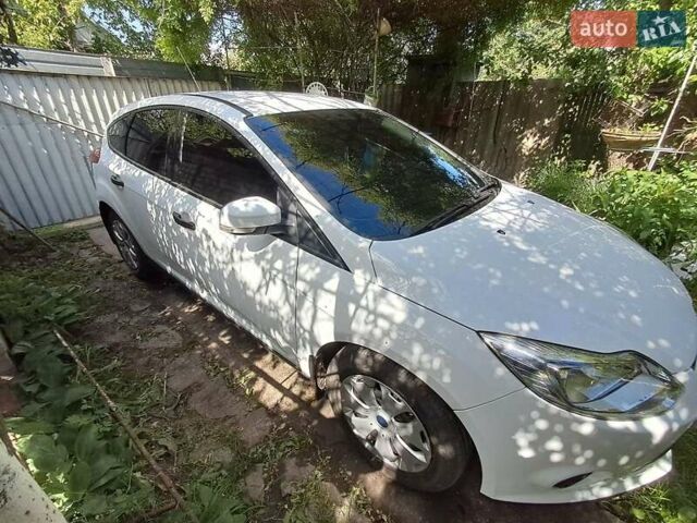 Белый Форд Фокус, объемом двигателя 1.6 л и пробегом 125 тыс. км за 8100 $, фото 2 на Automoto.ua