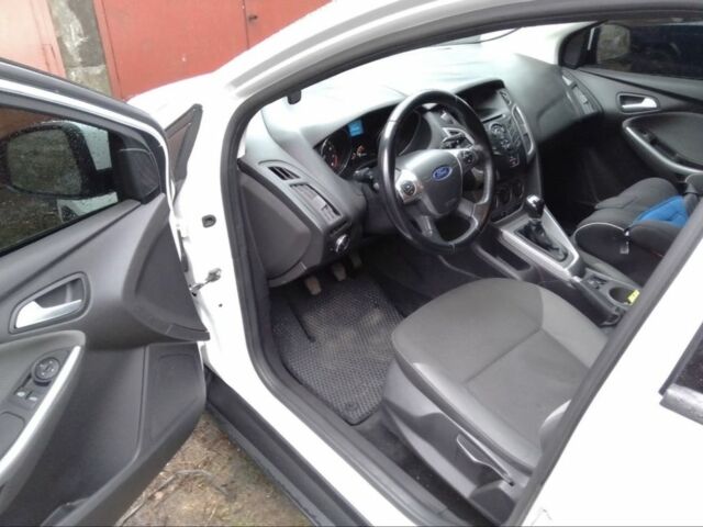 Белый Форд Фокус, объемом двигателя 1 л и пробегом 120 тыс. км за 6300 $, фото 4 на Automoto.ua