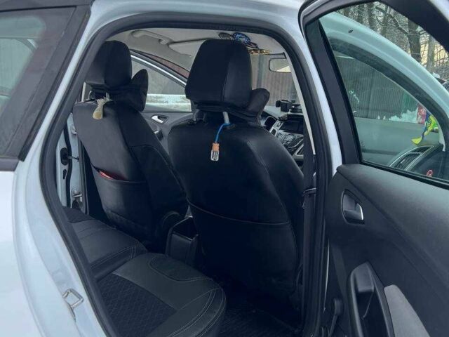 Белый Форд Фокус, объемом двигателя 1.6 л и пробегом 225 тыс. км за 8500 $, фото 4 на Automoto.ua