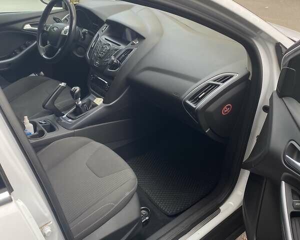 Білий Форд Фокус, об'ємом двигуна 1.56 л та пробігом 284 тис. км за 7500 $, фото 4 на Automoto.ua