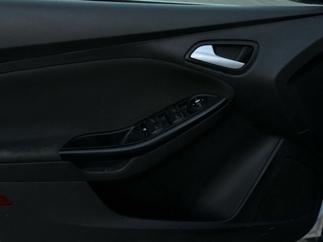 Белый Форд Фокус, объемом двигателя 1 л и пробегом 164 тыс. км за 5700 $, фото 18 на Automoto.ua