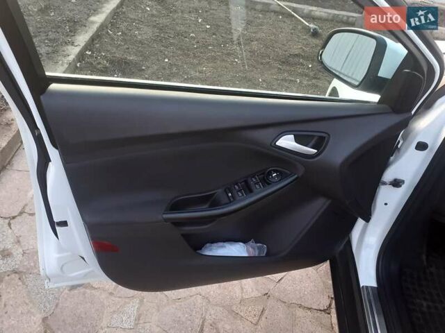 Белый Форд Фокус, объемом двигателя 1 л и пробегом 119 тыс. км за 7500 $, фото 12 на Automoto.ua