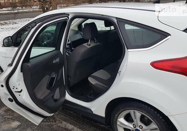 Белый Форд Фокус, объемом двигателя 1 л и пробегом 122 тыс. км за 6800 $, фото 17 на Automoto.ua