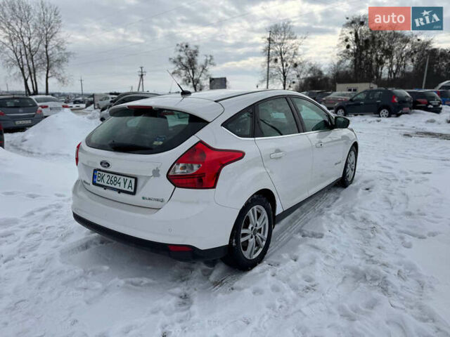 Білий Форд Фокус, об'ємом двигуна 0 л та пробігом 125 тис. км за 5659 $, фото 1 на Automoto.ua