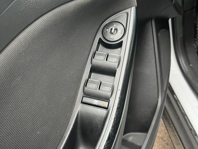 Білий Форд Фокус, об'ємом двигуна 1 л та пробігом 160 тис. км за 4750 $, фото 2 на Automoto.ua