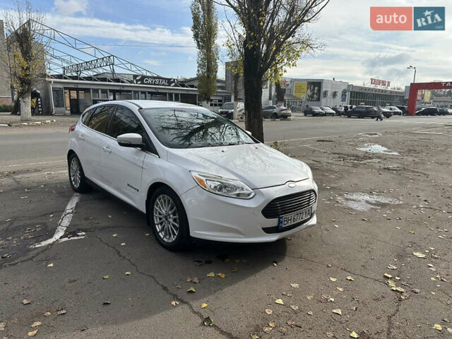Белый Форд Фокус, объемом двигателя 0 л и пробегом 100 тыс. км за 8500 $, фото 11 на Automoto.ua