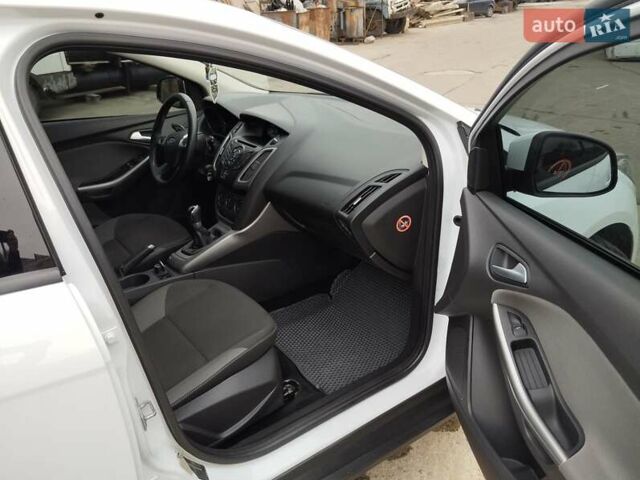 Белый Форд Фокус, объемом двигателя 1 л и пробегом 190 тыс. км за 5850 $, фото 10 на Automoto.ua