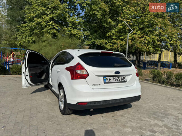 Белый Форд Фокус, объемом двигателя 1 л и пробегом 223 тыс. км за 6800 $, фото 4 на Automoto.ua