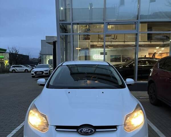 Белый Форд Фокус, объемом двигателя 1 л и пробегом 129 тыс. км за 7200 $, фото 10 на Automoto.ua