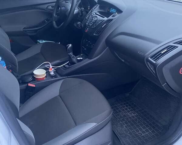 Білий Форд Фокус, об'ємом двигуна 1.6 л та пробігом 190 тис. км за 8500 $, фото 6 на Automoto.ua