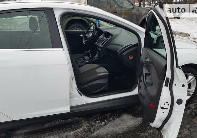 Белый Форд Фокус, объемом двигателя 1 л и пробегом 122 тыс. км за 6800 $, фото 11 на Automoto.ua