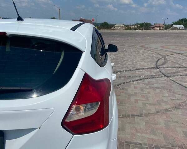 Белый Форд Фокус, объемом двигателя 1 л и пробегом 147 тыс. км за 6500 $, фото 4 на Automoto.ua