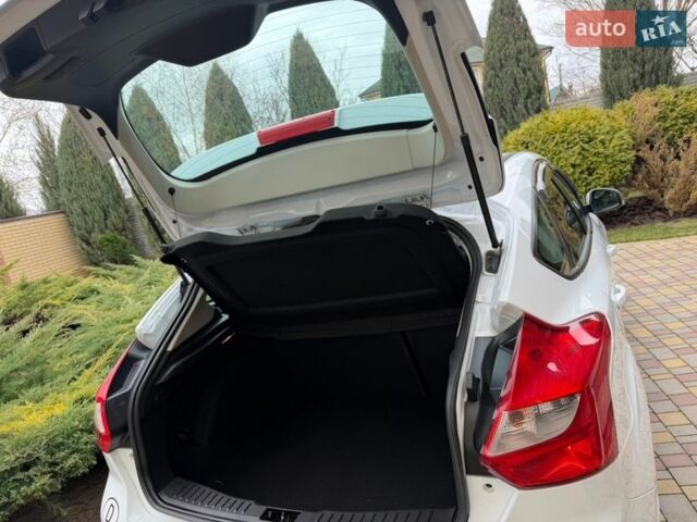 Білий Форд Фокус, об'ємом двигуна 1 л та пробігом 173 тис. км за 6333 $, фото 16 на Automoto.ua