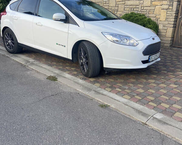 Белый Форд Фокус, объемом двигателя 0 л и пробегом 115 тыс. км за 5400 $, фото 14 на Automoto.ua