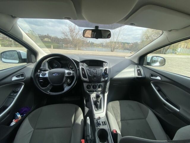 Белый Форд Фокус, объемом двигателя 1 л и пробегом 240 тыс. км за 4700 $, фото 4 на Automoto.ua