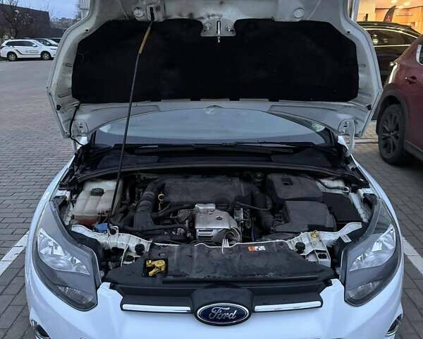 Белый Форд Фокус, объемом двигателя 1 л и пробегом 129 тыс. км за 7200 $, фото 6 на Automoto.ua