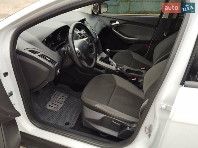 Белый Форд Фокус, объемом двигателя 1 л и пробегом 190 тыс. км за 5850 $, фото 7 на Automoto.ua