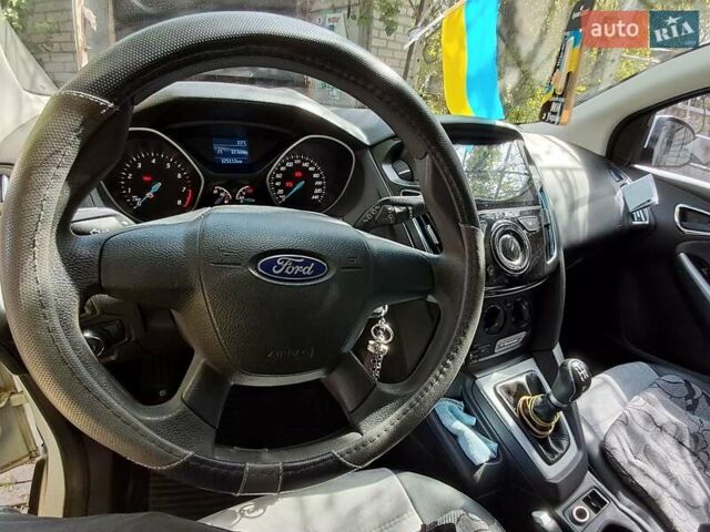 Белый Форд Фокус, объемом двигателя 1.6 л и пробегом 125 тыс. км за 8100 $, фото 6 на Automoto.ua