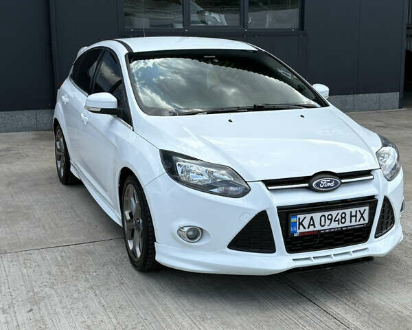 Белый Форд Фокус, объемом двигателя 1.6 л и пробегом 219 тыс. км за 10000 $, фото 2 на Automoto.ua