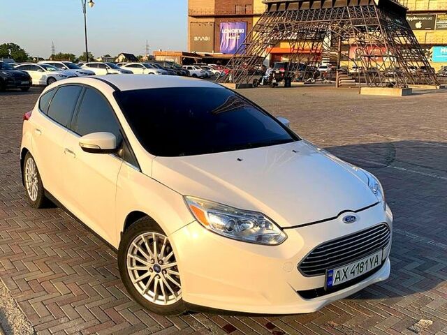 Форд Фокус 2013 в Харькове на Automoto.ua Белый Форд Фокус, объемом двигателя 0 л и пробегом 110 тыс. км за 6400 $, фото 8 на Automoto.ua