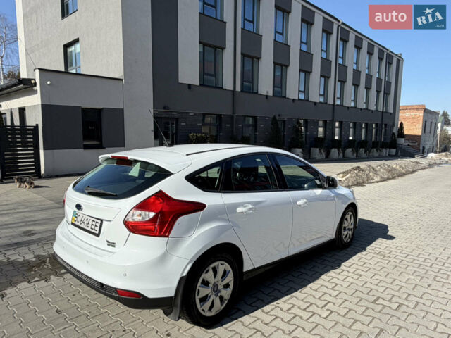 Белый Форд Фокус, объемом двигателя 1 л и пробегом 65 тыс. км за 7000 $, фото 1 на Automoto.ua