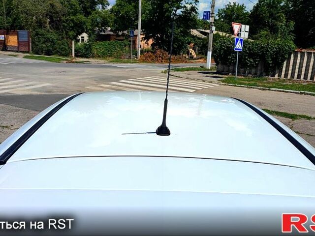 Форд Фокус 2013 в Харькове на Automoto.ua Белый Форд Фокус, объемом двигателя 1 л и пробегом 200 тыс. км за 5750 $, фото 4 на Automoto.ua