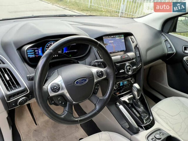 Білий Форд Фокус, об'ємом двигуна 0 л та пробігом 95 тис. км за 8500 $, фото 5 на Automoto.ua
