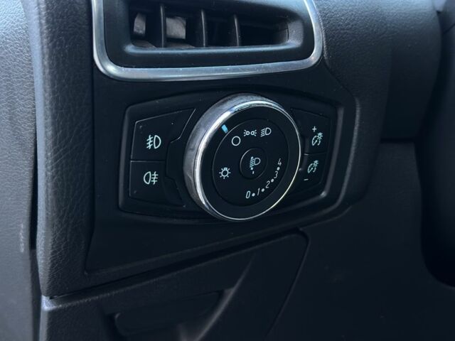 Белый Форд Фокус, объемом двигателя 1 л и пробегом 164 тыс. км за 5700 $, фото 17 на Automoto.ua