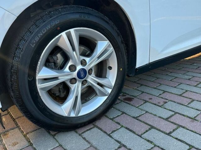 Белый Форд Фокус, объемом двигателя 1 л и пробегом 290 тыс. км за 4999 $, фото 16 на Automoto.ua