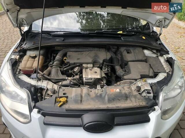 Белый Форд Фокус, объемом двигателя 1 л и пробегом 140 тыс. км за 6000 $, фото 5 на Automoto.ua