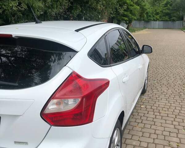 Белый Форд Фокус, объемом двигателя 1 л и пробегом 140 тыс. км за 6000 $, фото 19 на Automoto.ua