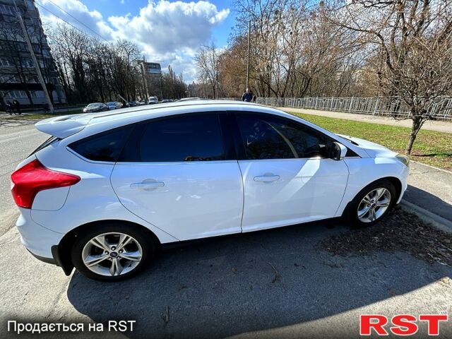 Форд Фокус 2013 в Киеве на Automoto.ua Белый Форд Фокус, объемом двигателя 1 л и пробегом 152 тыс. км за 6500 $, фото 1 на Automoto.ua
