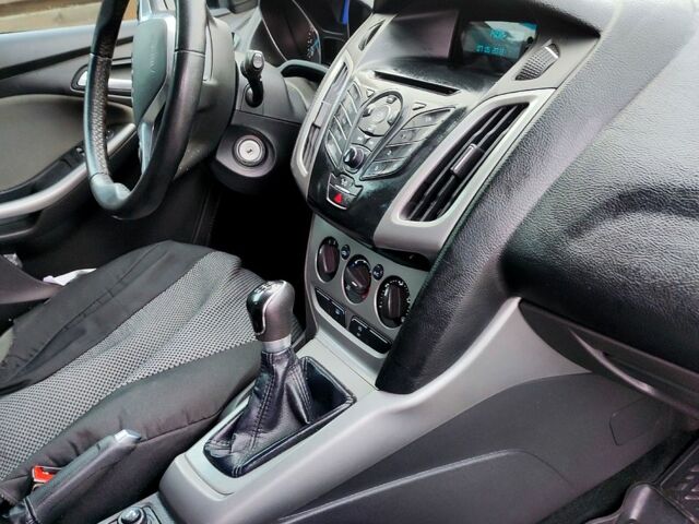 Белый Форд Фокус, объемом двигателя 1 л и пробегом 215 тыс. км за 6000 $, фото 3 на Automoto.ua