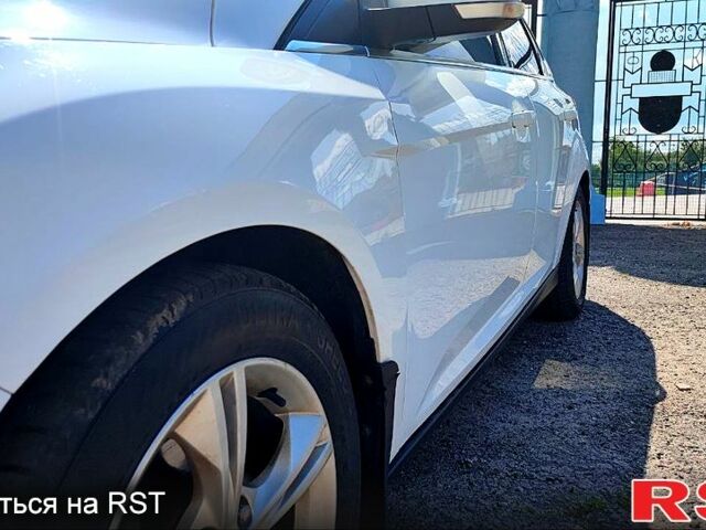 Форд Фокус 2013 в Харькове на Automoto.ua Белый Форд Фокус, объемом двигателя 1 л и пробегом 200 тыс. км за 5750 $, фото 2 на Automoto.ua