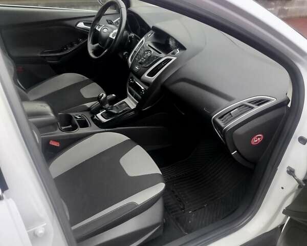 Білий Форд Фокус, об'ємом двигуна 1 л та пробігом 290 тис. км за 5000 $, фото 13 на Automoto.ua