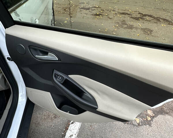 Білий Форд Фокус, об'ємом двигуна 0 л та пробігом 100 тис. км за 6500 $, фото 31 на Automoto.ua