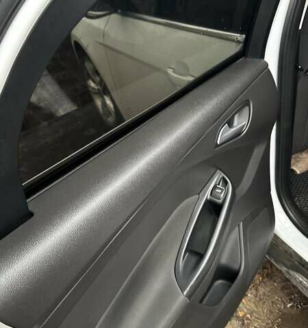 Белый Форд Фокус, объемом двигателя 1 л и пробегом 149 тыс. км за 6600 $, фото 8 на Automoto.ua