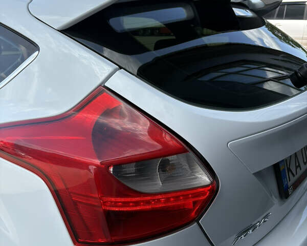 Белый Форд Фокус, объемом двигателя 1.6 л и пробегом 219 тыс. км за 10000 $, фото 16 на Automoto.ua