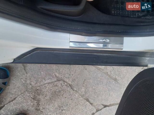 Белый Форд Фокус, объемом двигателя 1 л и пробегом 119 тыс. км за 7500 $, фото 15 на Automoto.ua