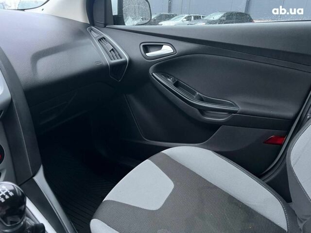 Форд Фокус 2013 в Львове на Automoto.ua Белый Форд Фокус, объемом двигателя 1 л и пробегом 290 тыс. км за 5490 $, фото 30 на Automoto.ua